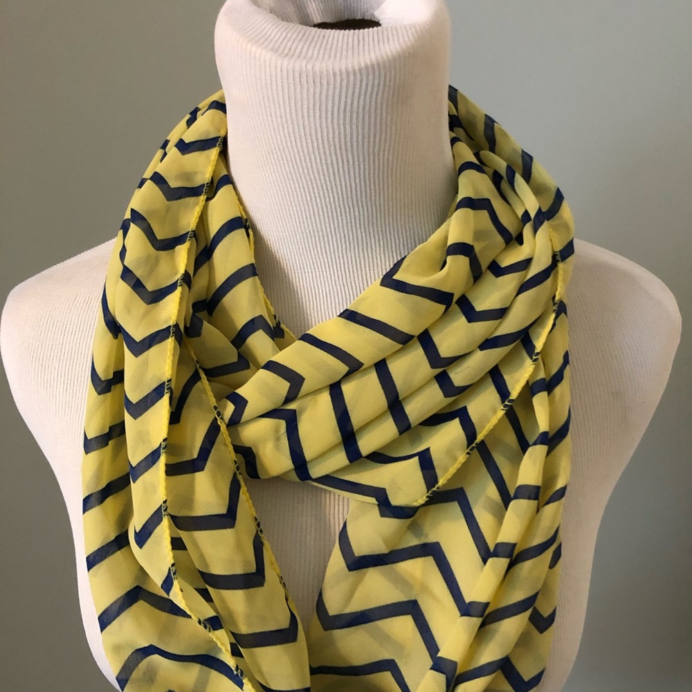 Infinity Scarf Set (2!!!) - Picture 3 of 3